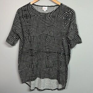 LuLaRoe Black and White Geometric Short Sleeve Tee